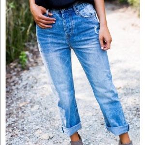 Light wash, Distressed girlfriend jeans